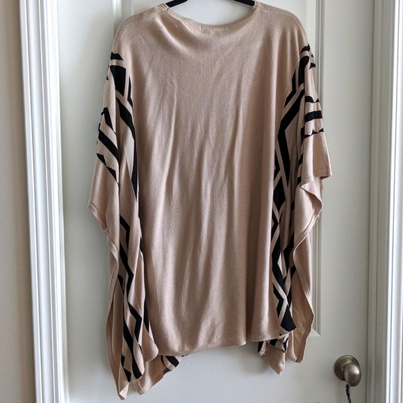 Poncho Cardigan in XL - Picture 2 of 3